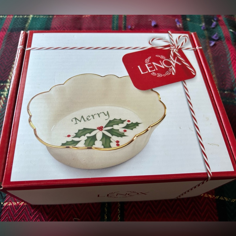 Lenox “Merry” Oval Fluted Dish - NWT - Picture 2 of 5